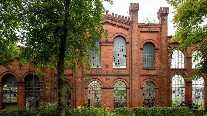 182 yillik odullu fabrika 1 euroya satilacak JMqSB9Tt