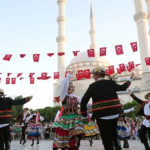 Dunyanin renkleri maltepede bulustu yY5ZAyVS