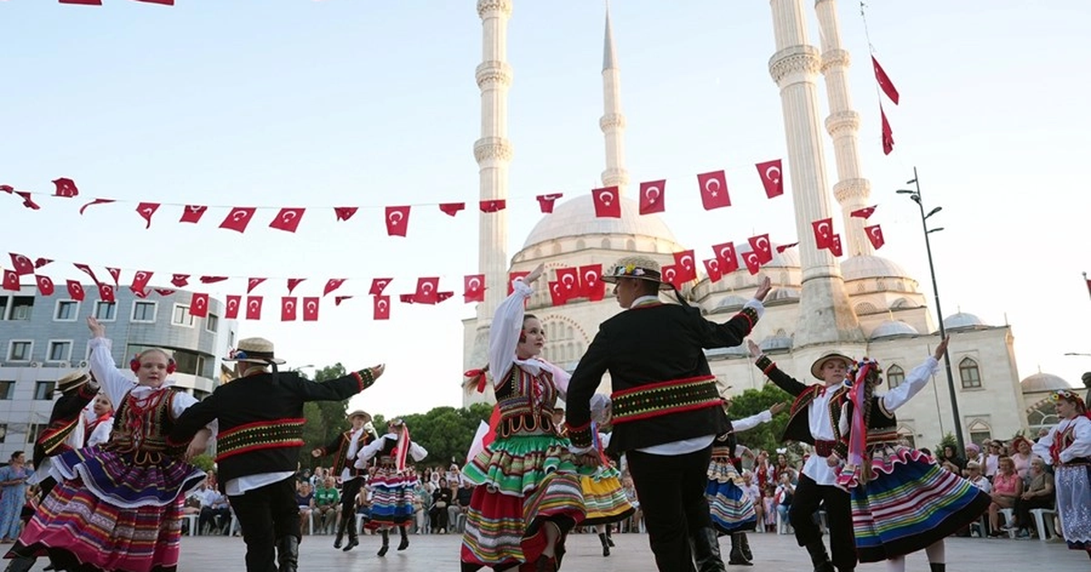 Dunyanin renkleri maltepede bulustu yY5ZAyVS